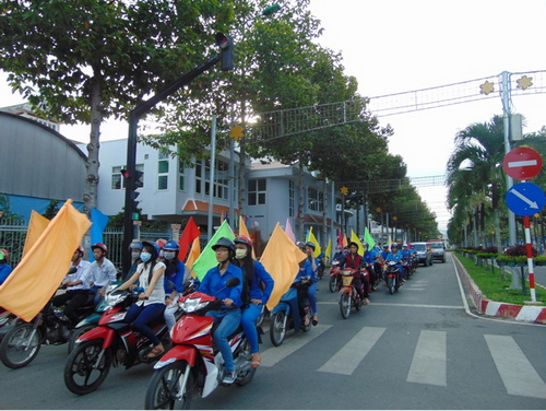  Lực lượng đoàn viên thanh niên tham gia diễu hành